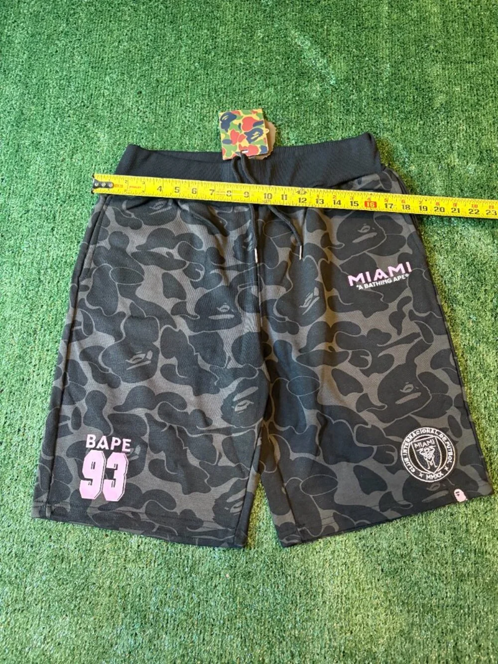 Black BAPE Miami camo shorts 🖤 - Picture 6 of 7